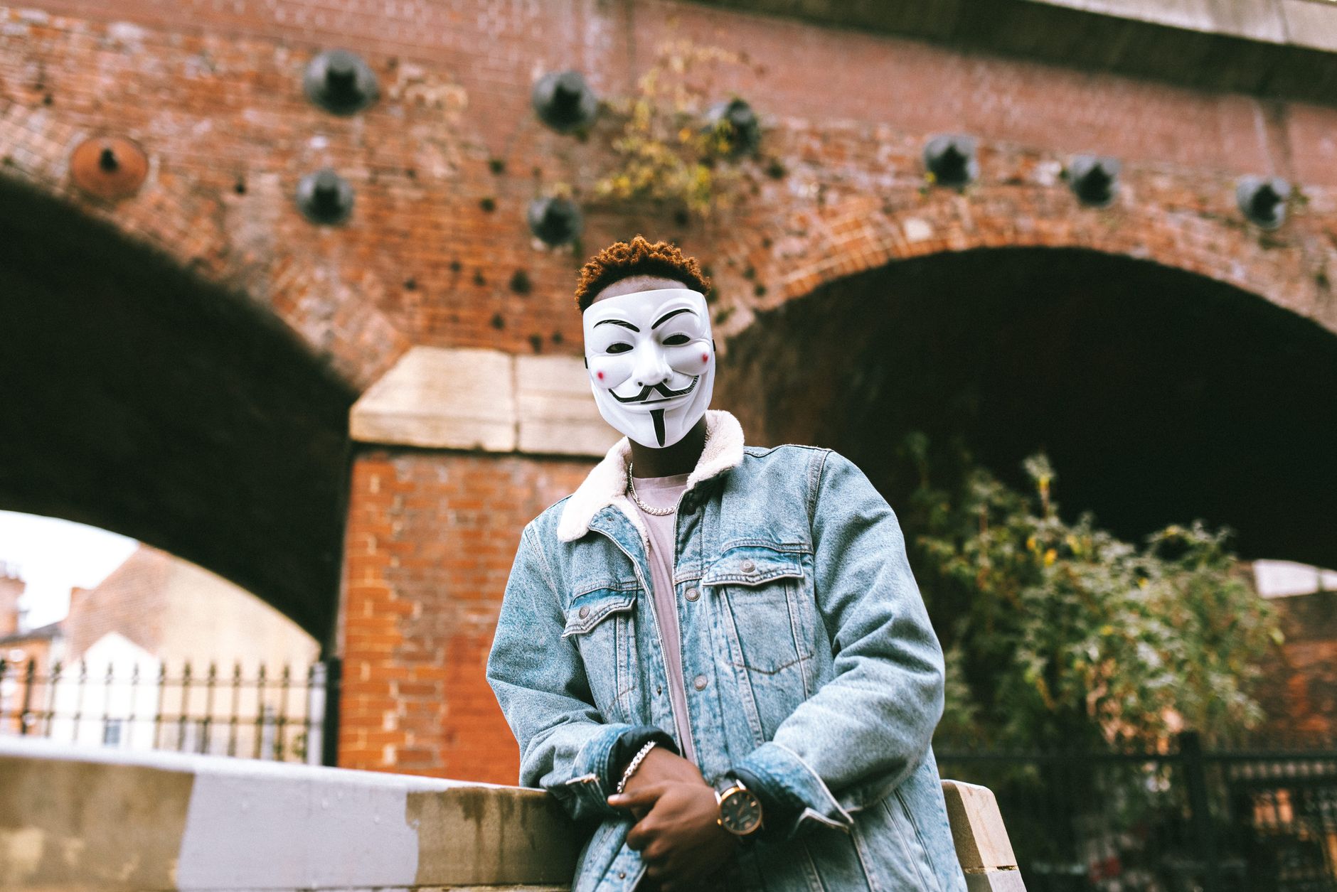 DNS e navegação anônima: o que protege de verdade e o que é ilusão
