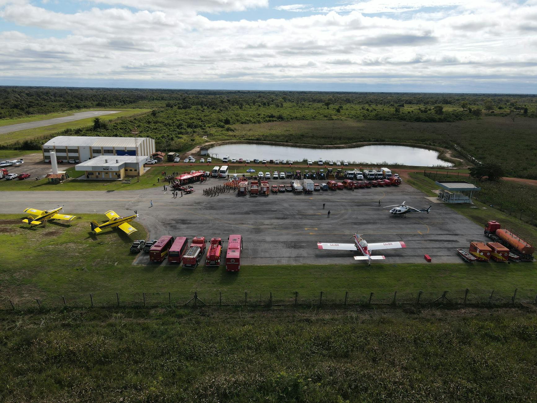 Label-Efficient School Detection from Aerial Imagery via Weakly Supervised Pretraining and Fine-Tuning
