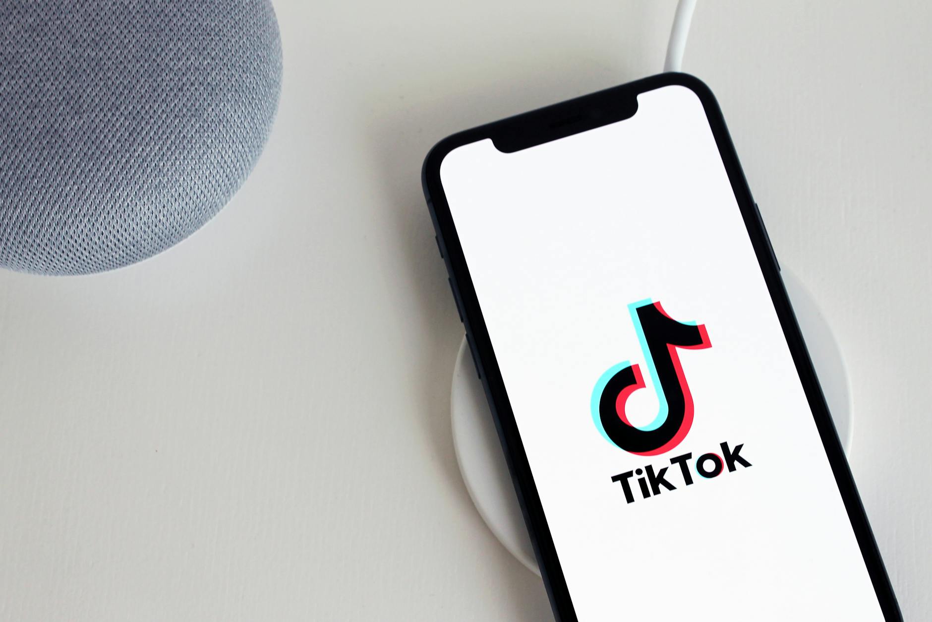 Qual é o impacto do TikTok Shop no varejo europeu um ano após o lançamento