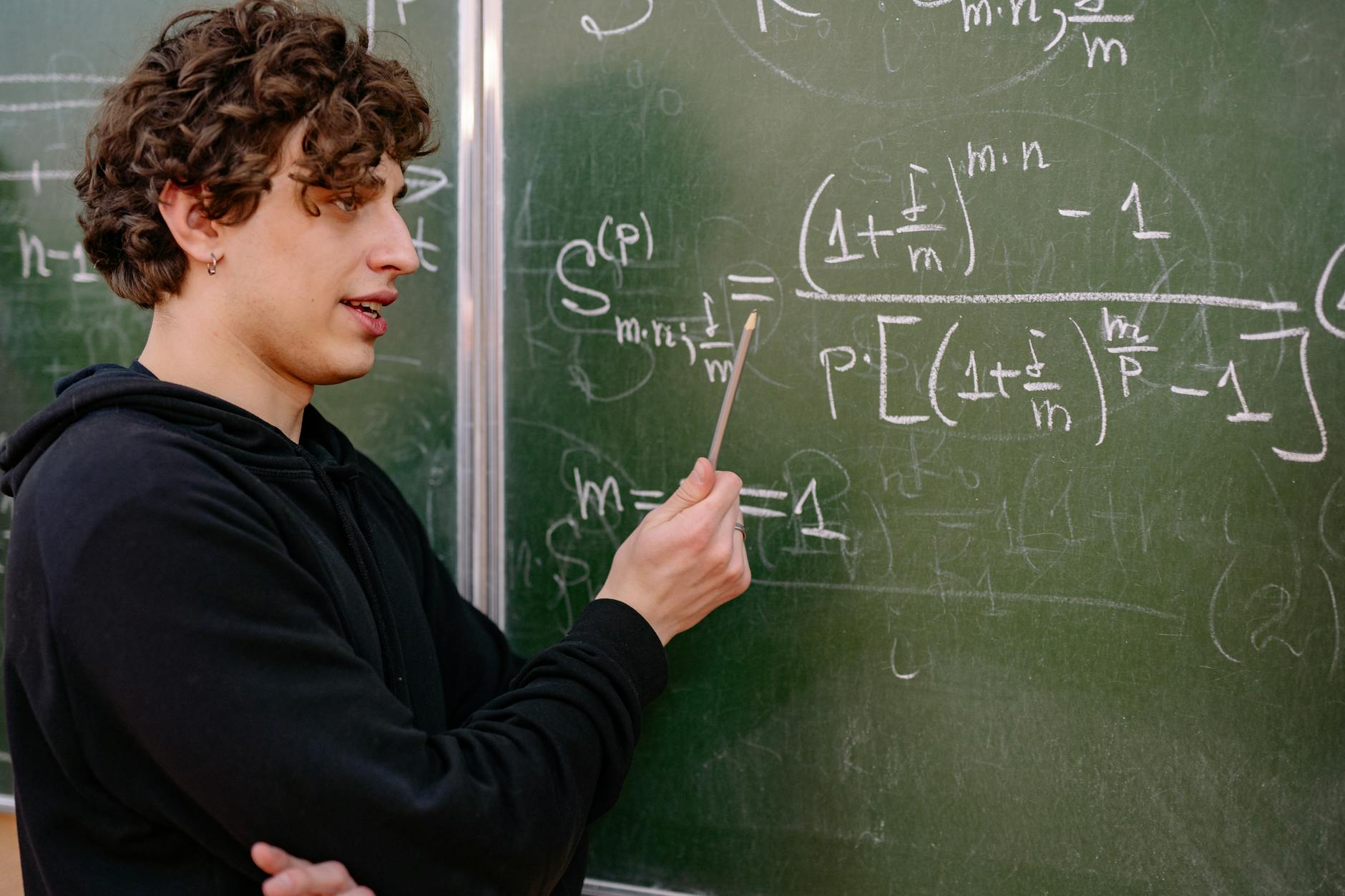 Sequential Inference for Gaussian Processes: A Signal Processing Perspective