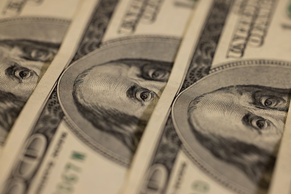 Dólar pode voltar para a casa dos R$ 6? Entenda para onde vai a moeda