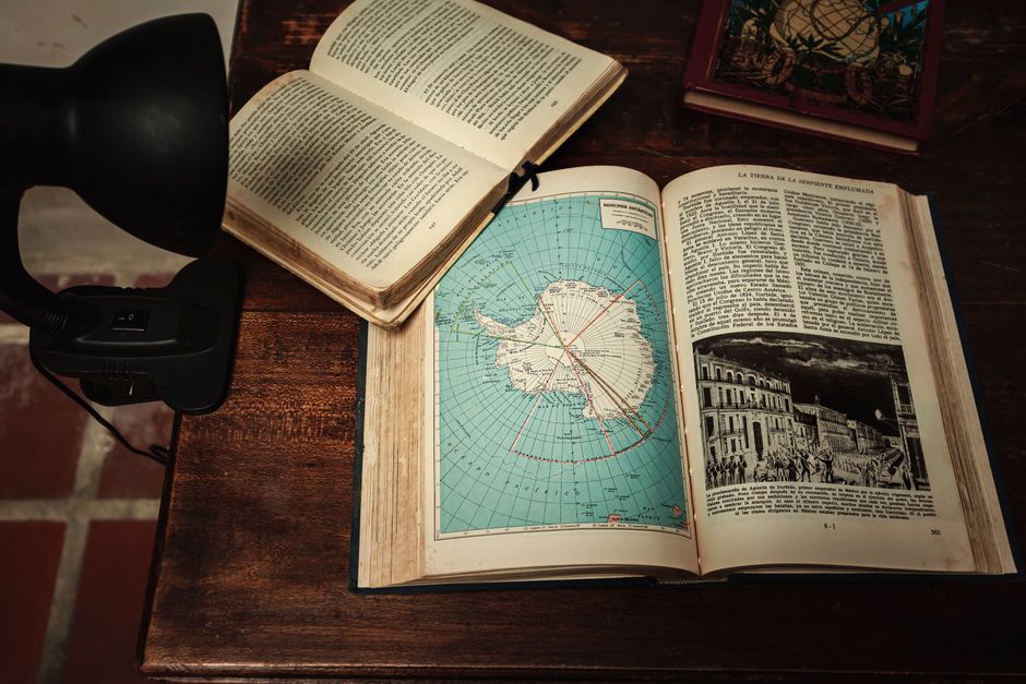 Knowledge Atlas by Fini