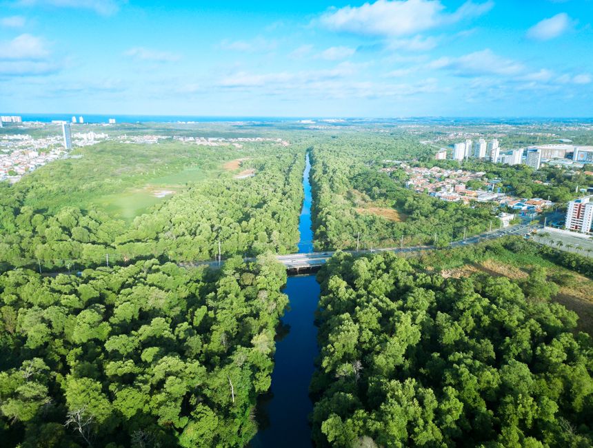 Irã ameaça fechar o Estreito de Ormuz após novos ataques dos EUA