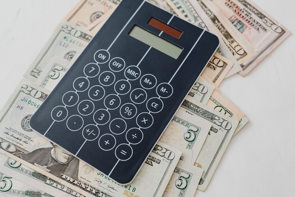 Scores Are Not Decisions: Cost-Aware Stopping for Tool Acquisition in LLM Agents