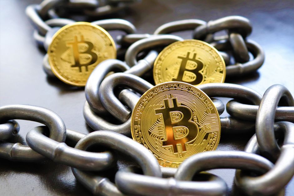 Trusted URLs via Cryptographic Signatures