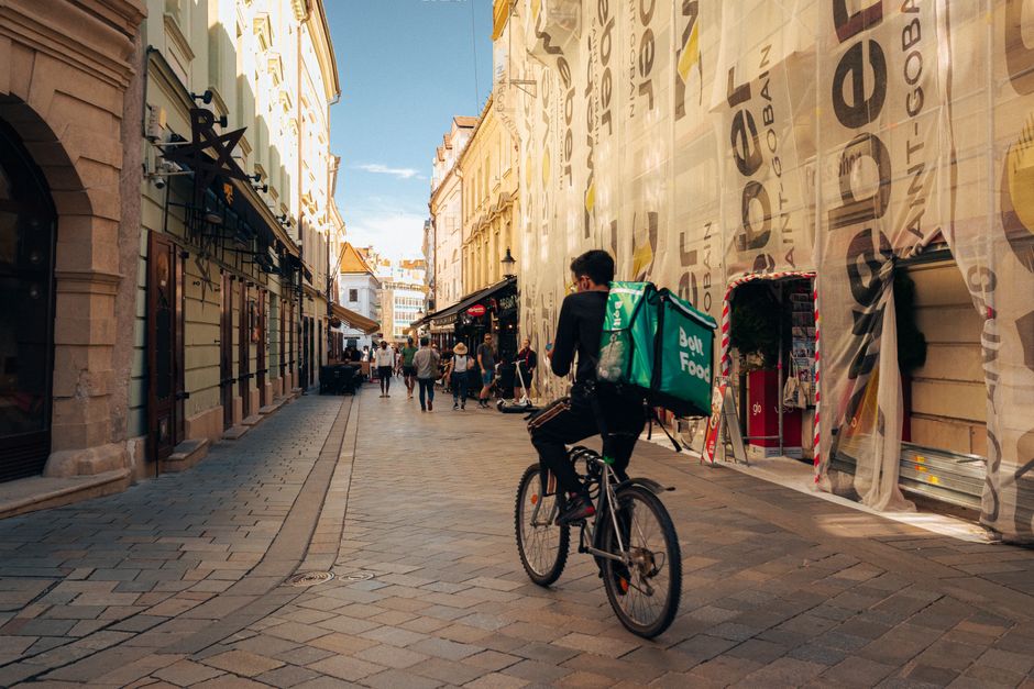 Após Keeta, iFood lança mochila especial e usa algoritmo para reduzir falhas no delivery