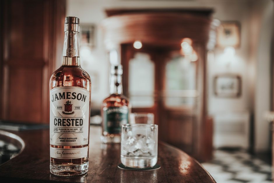 Diageo cria selo antifraude para ajudar consumidor a evitar bebidas falsificadas
