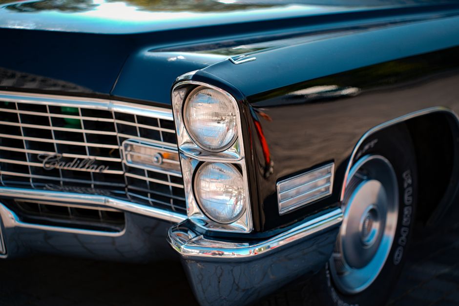 Cadillac chega ao Brasil para construir marca de luxo com elétricos de quase R$ 1 milhão