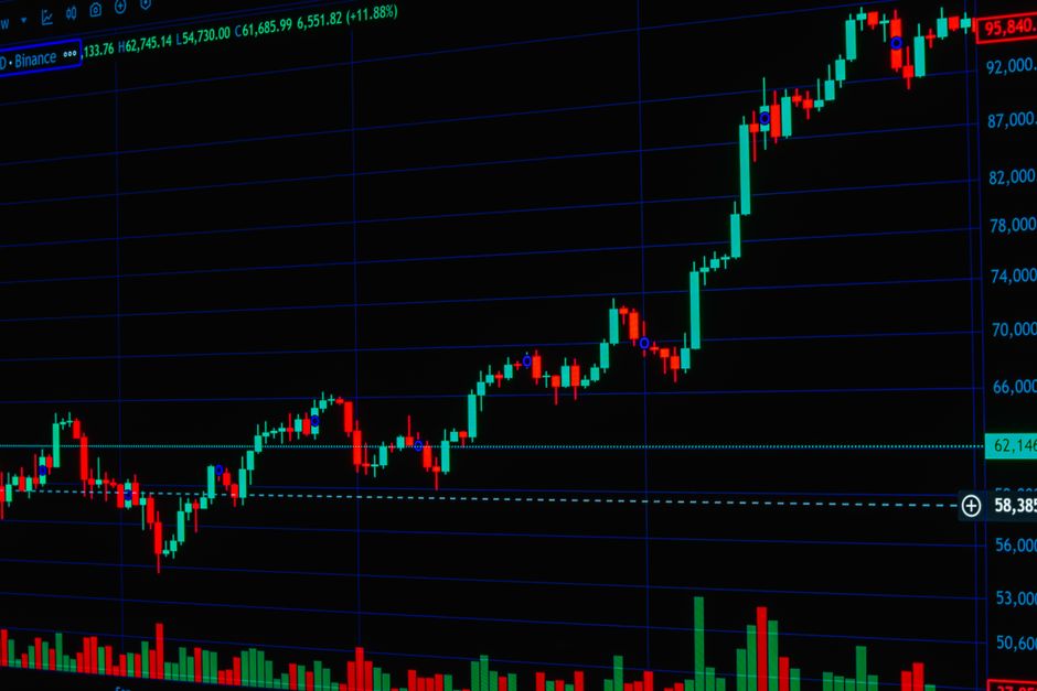 Ibovespa fecha em baixa após decisão do Fed e na expectativa do Copom; dólar segue em R$ 5,15