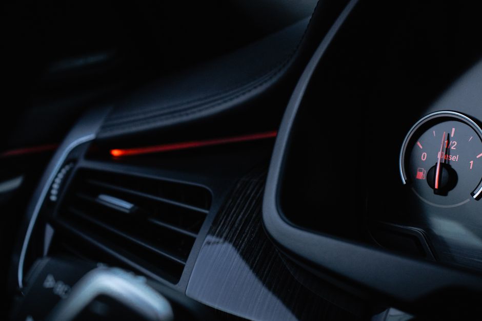 Por que o preço do diesel sobe mais que o do petróleo — e até onde ele vai
