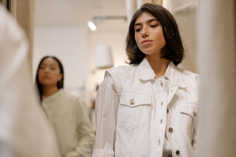 Veste coloca John John pela primeira vez no franchising e acelera Dudalina
