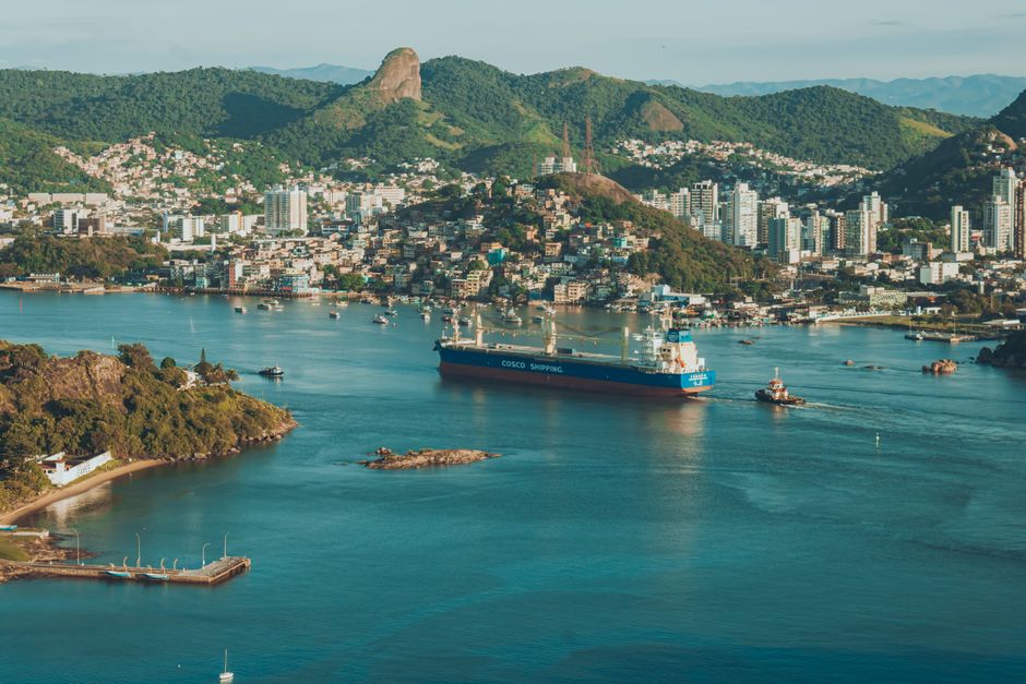 Exportações avançam, aportes recuam: China muda de marcha e acirra concorrência no Brasil