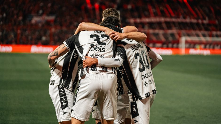 Aos 162 anos, esta paranaense vai investir R$ 1 bilhão para chegar ao maior porto da América Latina