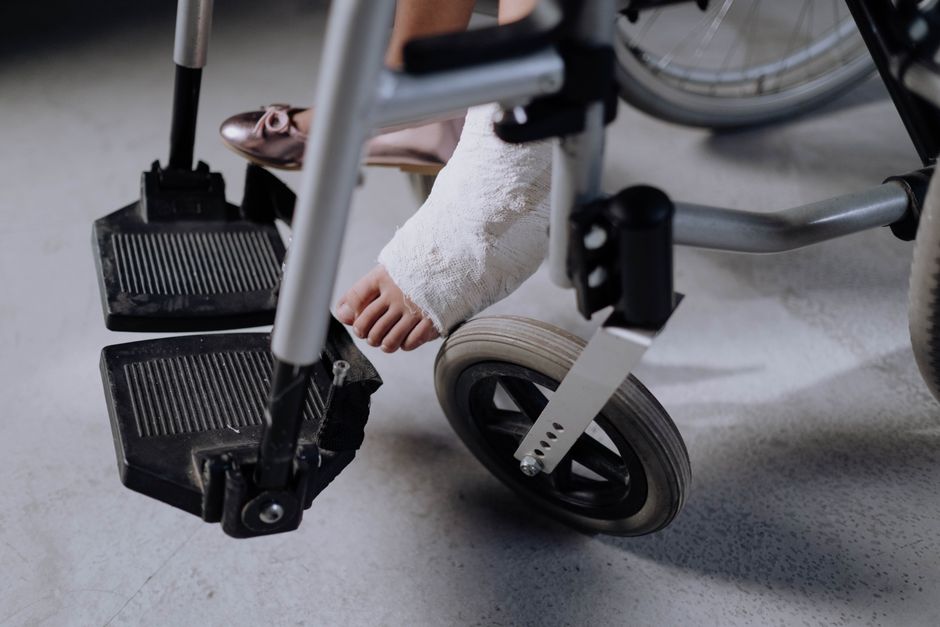 Mindfulness in Fracture Recovery and Reduction of Opioid Reliance: Evaluating the Feasibility of Implementing a Brief, Mindfulness-based Intervention to Manage Pain and Anxiety Before and After Fracture Surgery