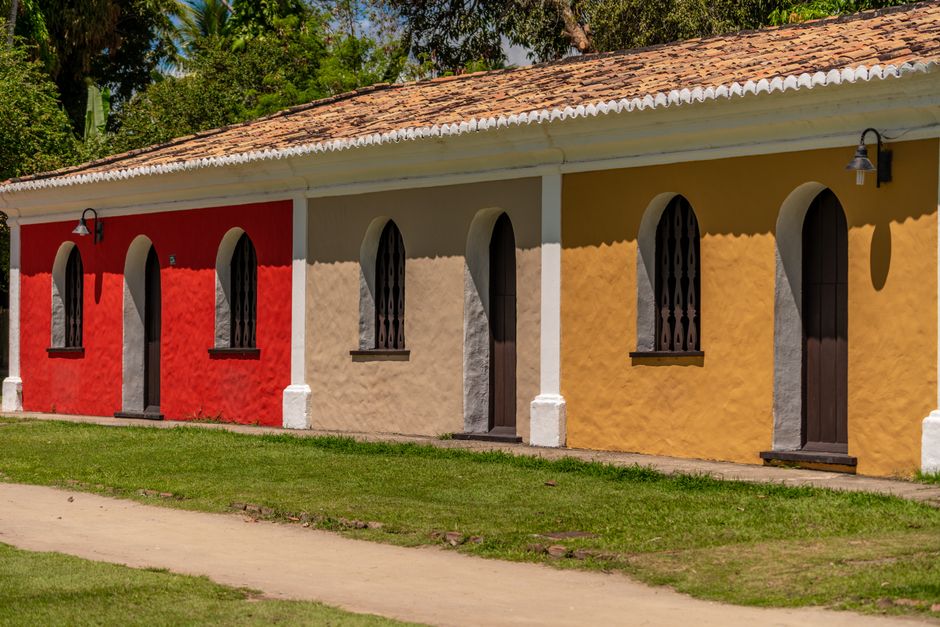 Leilões da Casas Bahia oferecem móveis e eletrodomésticos com até 88% de desconto; entenda